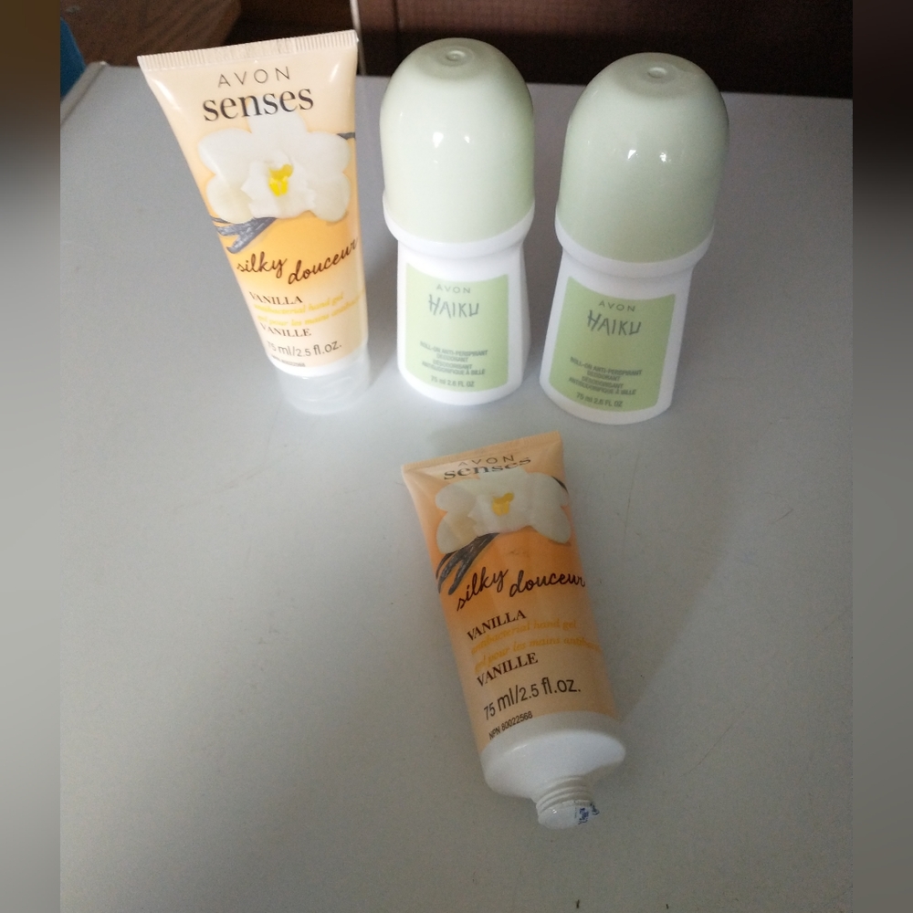 Avon Bundle Haiku & Senses Silky Vanilla Hand Gel